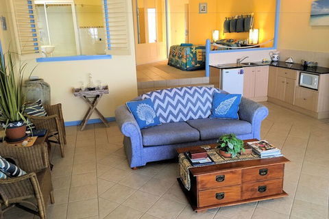 Al Mare Beachfront Retreat - Sydneys Hotel 6