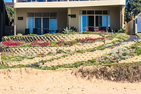 Al Mare Beachfront Retreat - Sydneys Hotel 1