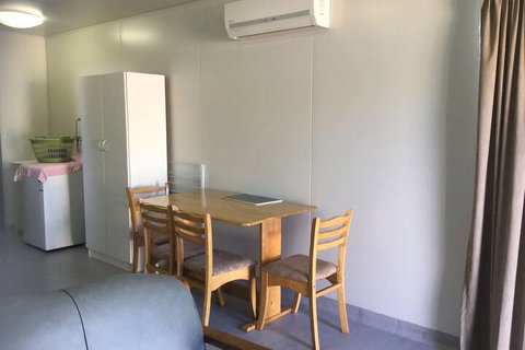 Palm Valley Motel And Self-contained Holiday Units - Sydneys Hotel 5