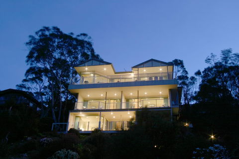 Arthurs Views - Sydneys Hotel 1
