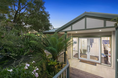 Arthurs Views - Sydneys Hotel 2