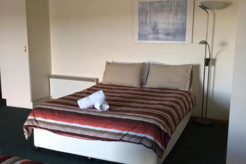Glengarry 1 - Sydneys Hotel 2