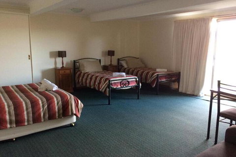 Glengarry 1 - Sydneys Hotel 4