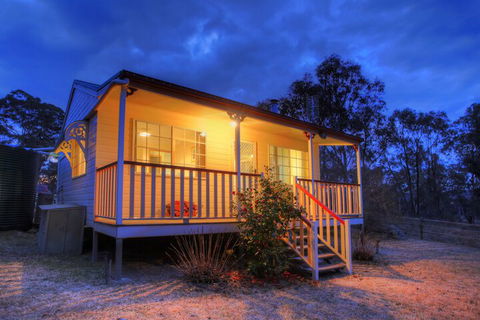 Accommodation Creek Cottages - Sydneys Hotel 6