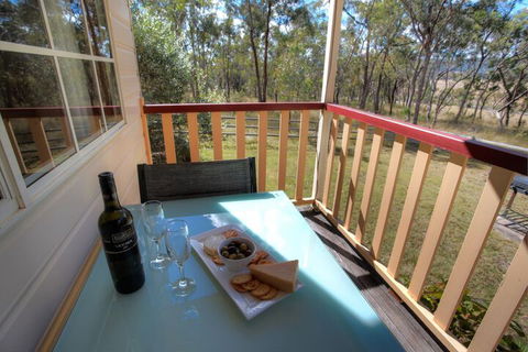 Accommodation Creek Cottages - Sydneys Hotel 1