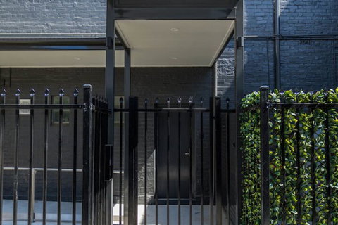 Cache Accommodation - Sydneys Hotel 2