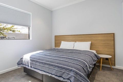 Cache Accommodation - Sydneys Hotel 6