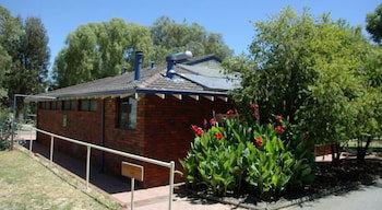  Sydneys Hotel