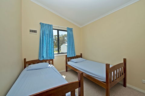 Acclaim Rose Gardens Beachside Holiday Park - Sydneys Hotel 4