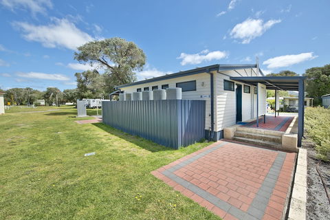 Acclaim Rose Gardens Beachside Holiday Park - Sydneys Hotel 0