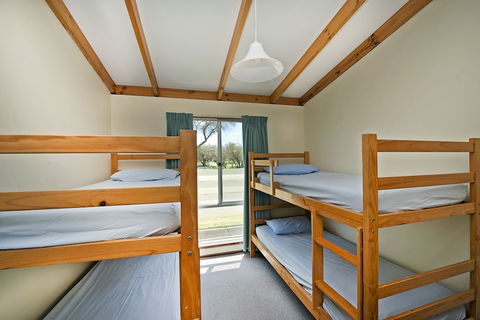 Acclaim Rose Gardens Beachside Holiday Park - Sydneys Hotel 3