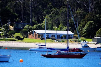 Quarantine Bay Beach Cottages - Sydneys Hotel 0