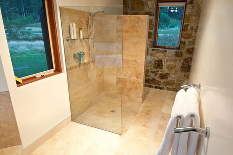 Adventure Bay Retreat - Sydneys Hotel 5