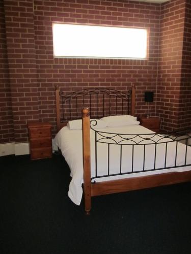 Holiday On Mostyn - Sydneys Hotel 2