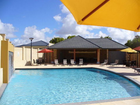 Port Denison Beach Resort - Sydneys Hotel 2