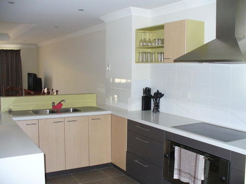 Port Denison Beach Resort - Sydneys Hotel 6