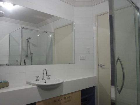 Port Denison Beach Resort - Sydneys Hotel 5