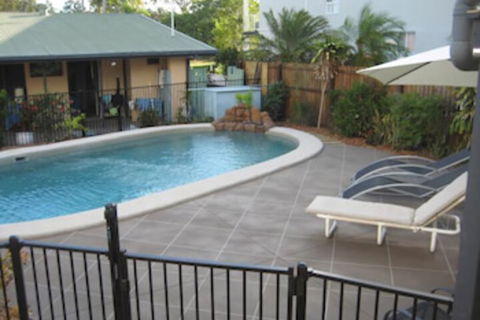 Palm Court Hervey Bay - Sydneys Hotel 2