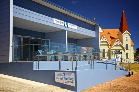 Penguin Beachfront Apartments - Sydneys Hotel 0