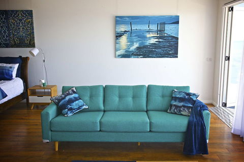 Penguin Beachfront Apartments - Sydneys Hotel 5