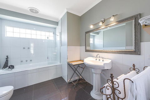 Amelina Cottages - Sydneys Hotel 6