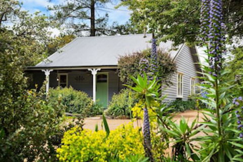 Illoura - Sydneys Hotel 0
