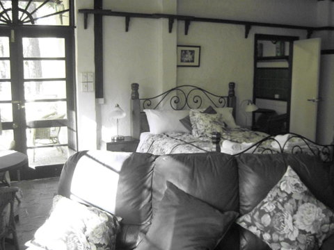 Lavenderpatch - Sydneys Hotel 1