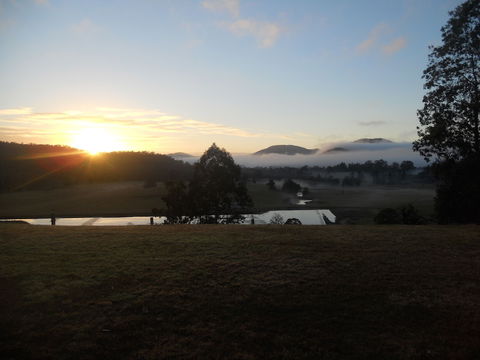 Yabbaloumba Retreat - Sydneys Hotel 1