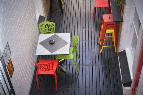 Ritz For Backpackers - Sydneys Hotel 2