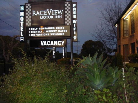 A Raceview Motor Inn - Sydneys Hotel 1