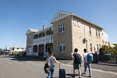 Port Elliot Beach House YHA Hostel - Sydneys Hotel 2