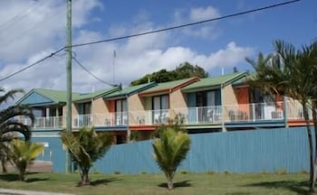 Coolum Budget Accommodation - Sydneys Hotel 1