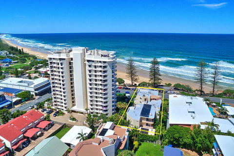 Coolum Baywatch Resort - Sydneys Hotel 0