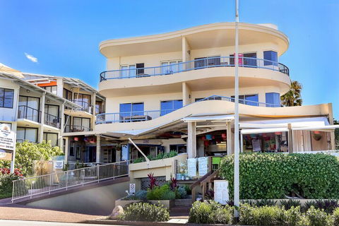 Coolum Baywatch Resort - Sydneys Hotel 1