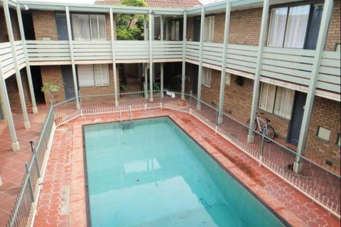Stayinn Motel - Sydneys Hotel 4