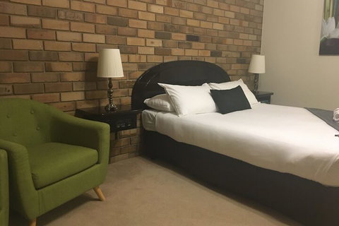 Magdala Motor Lodge & Lakeside Restaurant - Sydneys Hotel 3