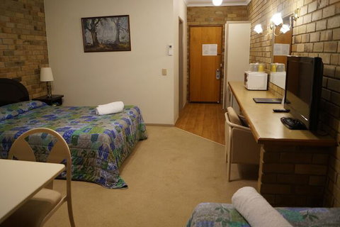 Magdala Motor Lodge & Lakeside Restaurant - Sydneys Hotel 5