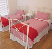The Little Red Hen Bed  Breakfast - Sydneys Hotel