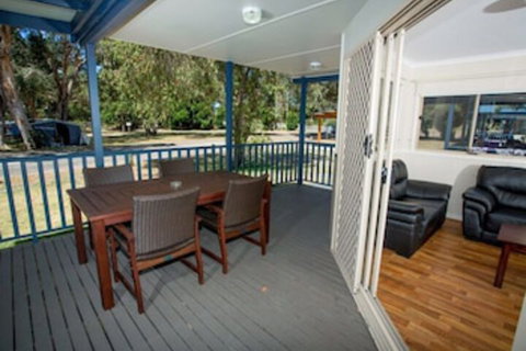 Reflections Holiday Parks North Haven - Sydneys Hotel 3