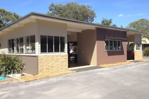 Reflections Holiday Parks North Haven - Sydneys Hotel 1