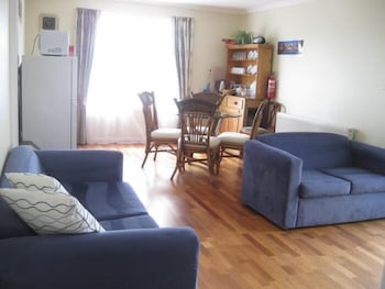 Taras Richmond Farmstay - Sydneys Hotel 2