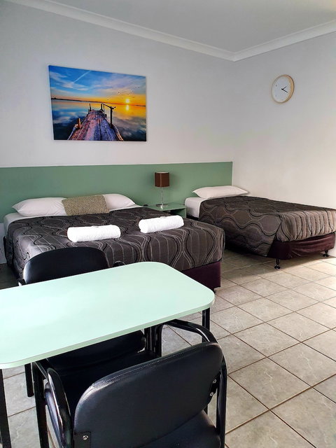 Sunseeker Motel - Sydneys Hotel 6