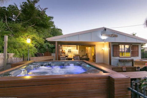 The Beachside Cottages - Sydneys Hotel 0