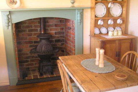 Valleyfield Cottage - Sydneys Hotel 1