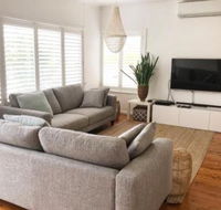 The Seaside Beachhouse Mollymook - Sydneys Hotel