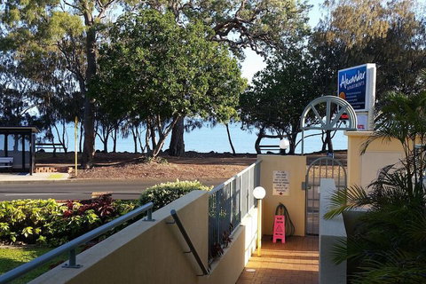 Alexander Beachfront Apartments - Sydneys Hotel 3