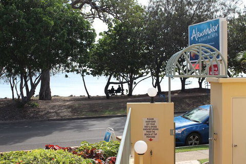 Alexander Beachfront Apartments - Sydneys Hotel 5