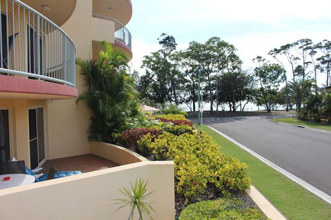 Alexander Beachfront Apartments - Sydneys Hotel 6