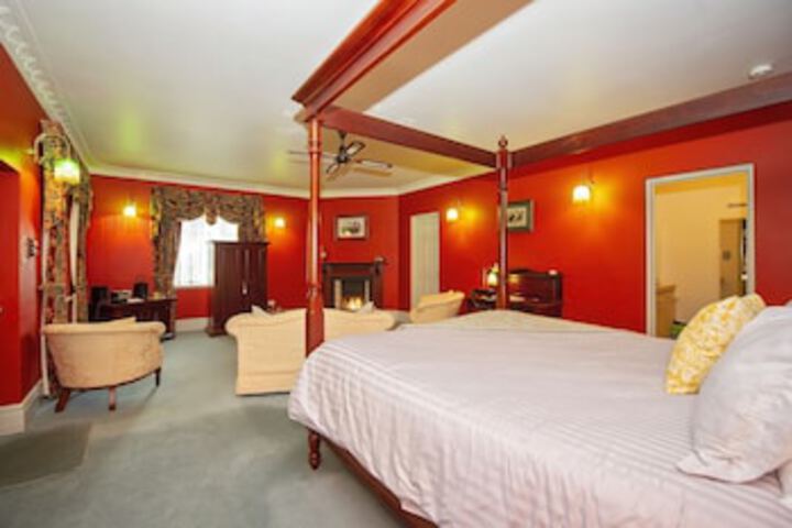 Sydneys Hotel