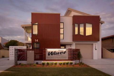 Albany Waves - Sydneys Hotel 0